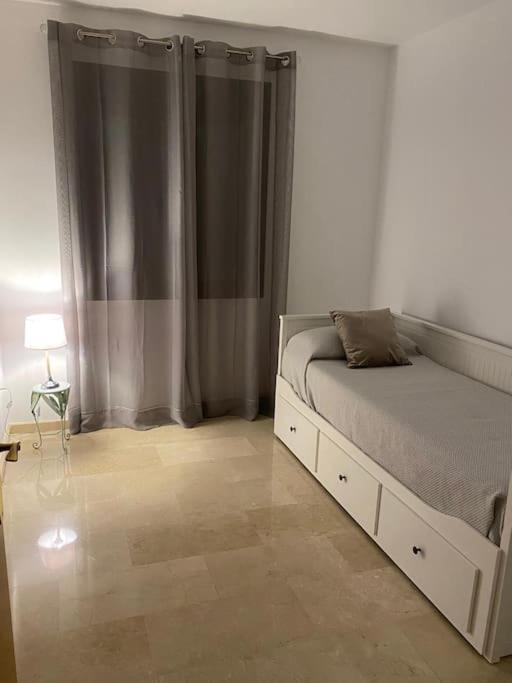 Central Estepona 3 Bed Apt With Pool And Parking ภายนอก รูปภาพ