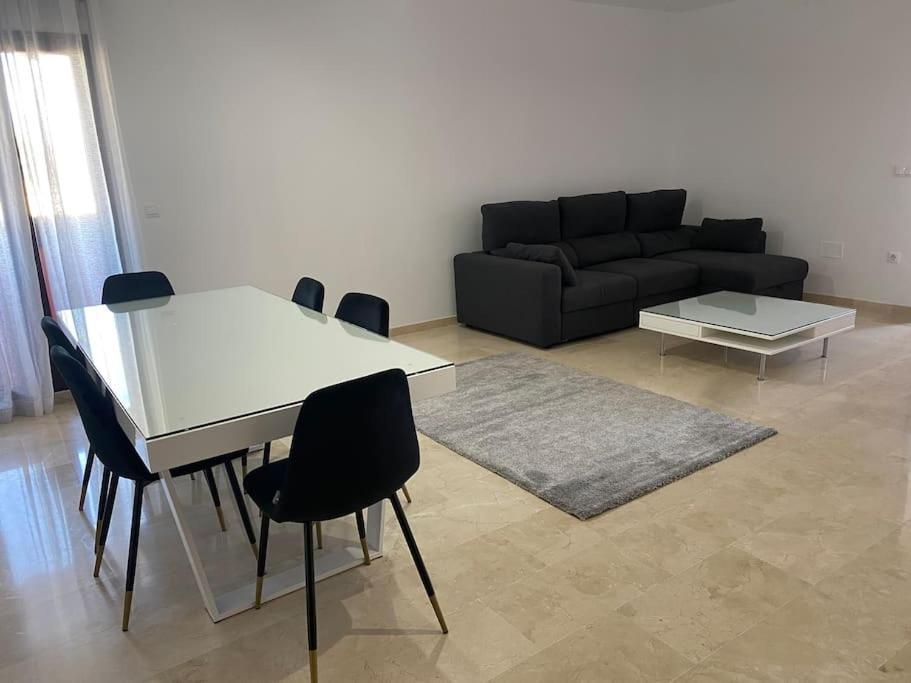 Central Estepona 3 Bed Apt With Pool And Parking ภายนอก รูปภาพ