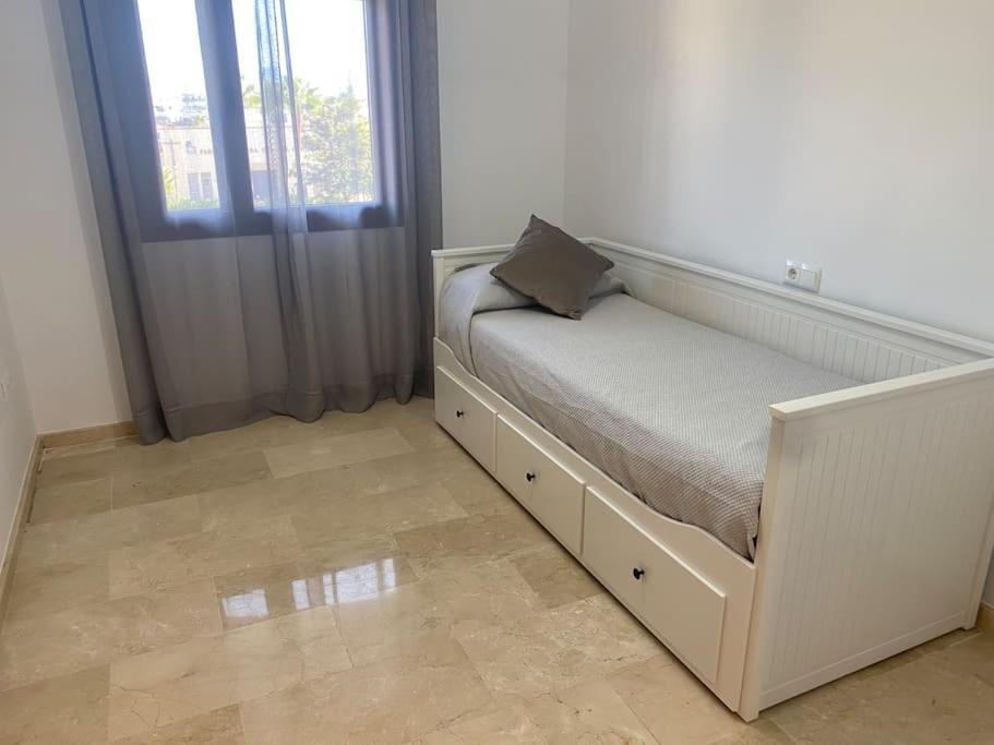 Central Estepona 3 Bed Apt With Pool And Parking ภายนอก รูปภาพ