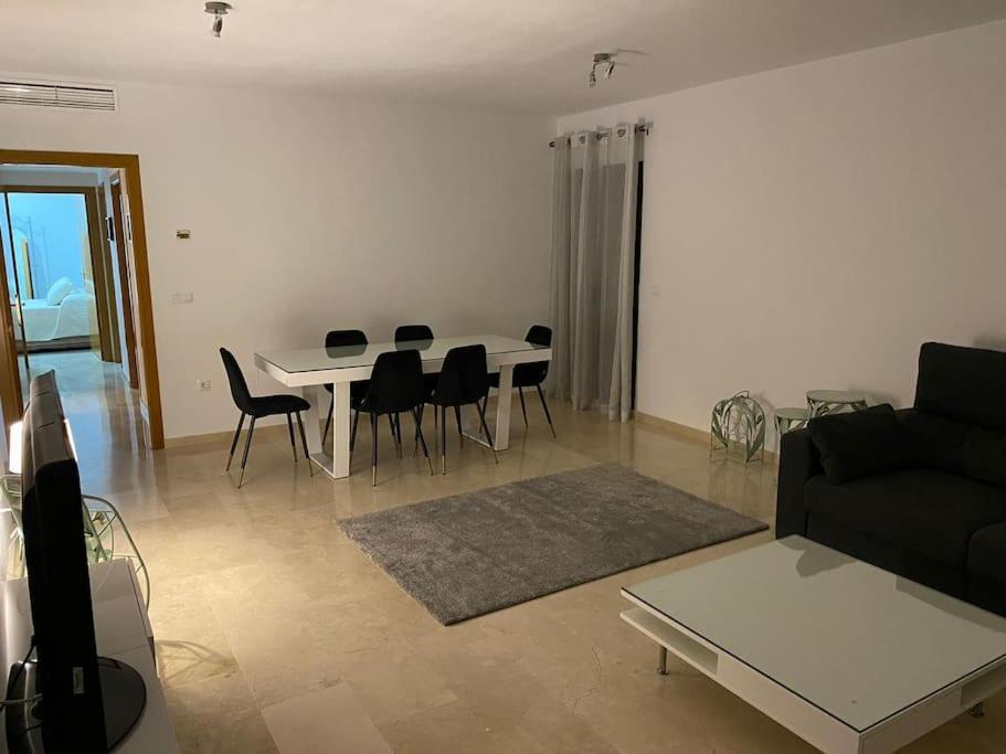 Central Estepona 3 Bed Apt With Pool And Parking ภายนอก รูปภาพ