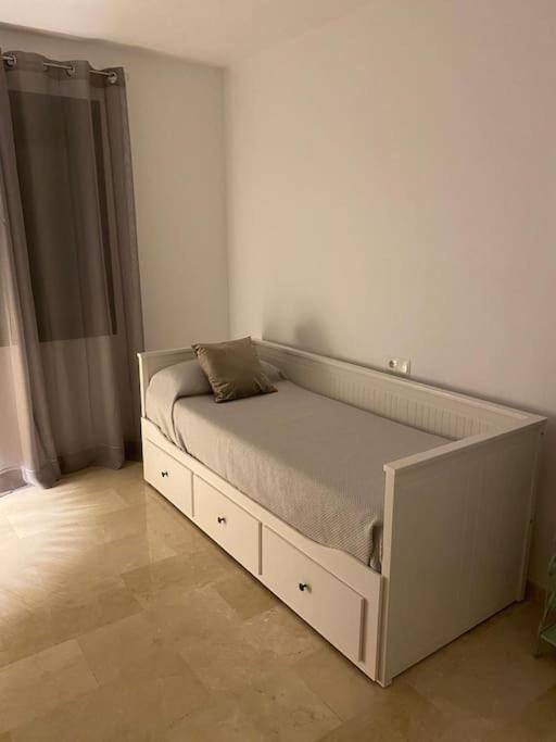 Central Estepona 3 Bed Apt With Pool And Parking ภายนอก รูปภาพ