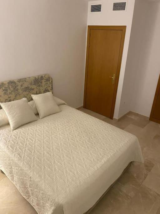 Central Estepona 3 Bed Apt With Pool And Parking ภายนอก รูปภาพ
